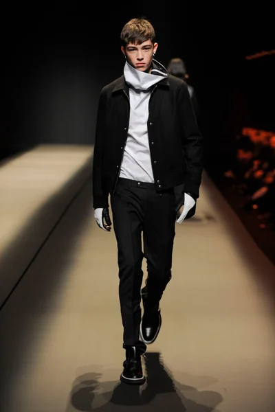 Look 12